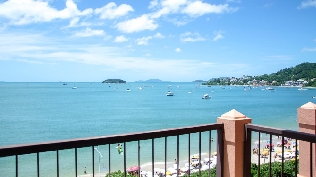 10 motivos para se hospedar em um hotel de frente para o mar