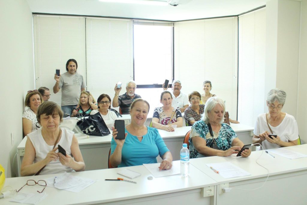 Curso gratuito de whatsapp para a melhor idade em Florianópolis