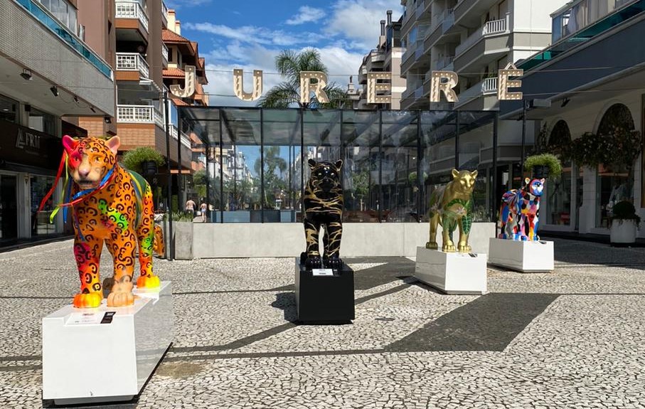 Feriadão em Jurerê in_ terá exposição de nove onças da Jaguar Parade e shows musicais