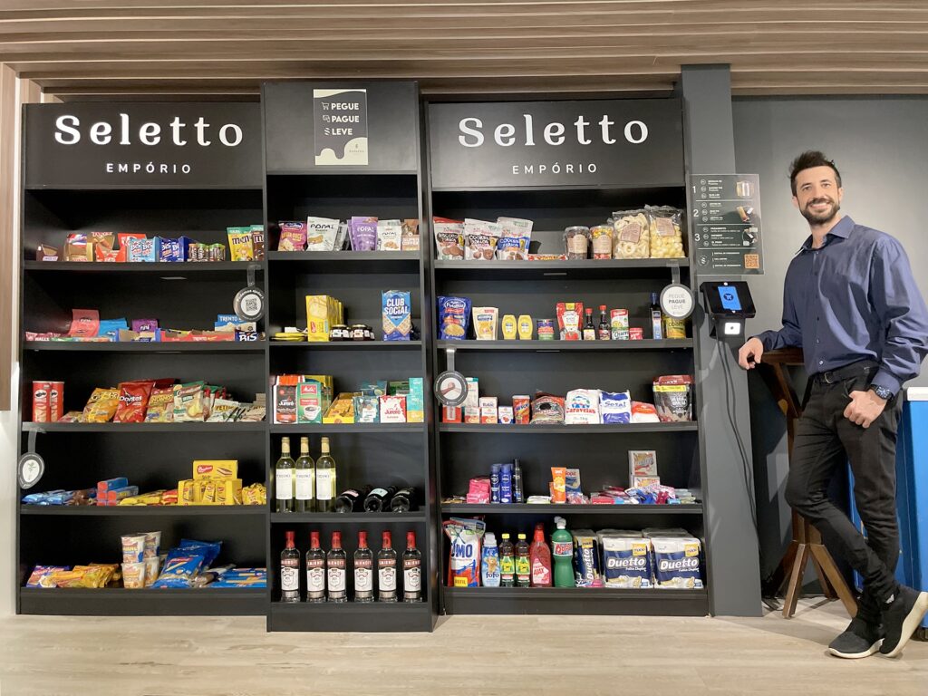 Empório Seletto, referência em lojas de conveniência autônomas em SC, participa da Fenahabit 2023, em Blumenau