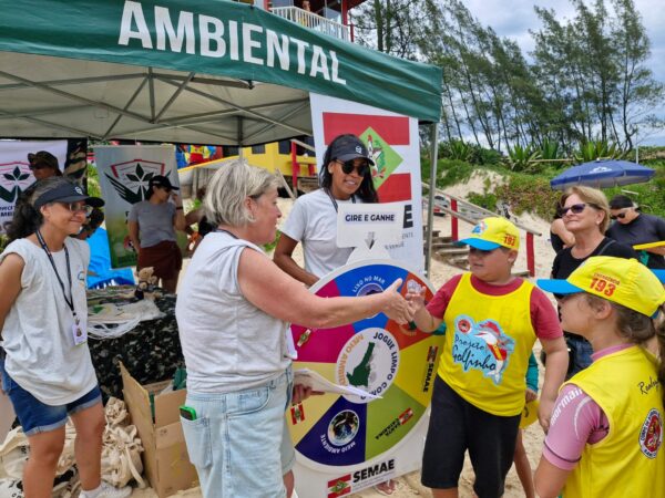 Jurerê OPEN recebe ação de combate ao lixo nos oceanos, com lazer, brindes e show