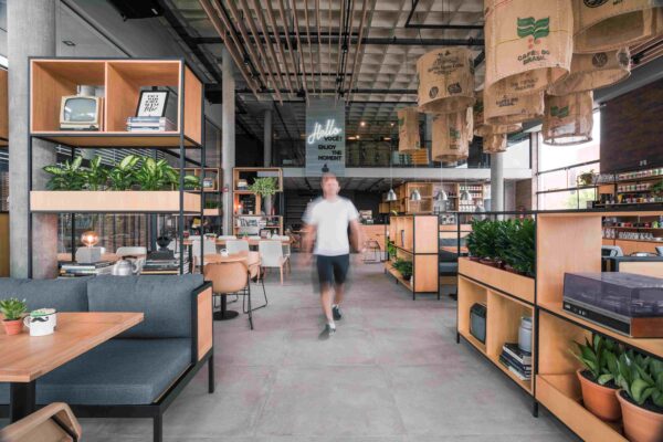 Café Cultura aposta em tendência de balada diurna, com foco em cafés