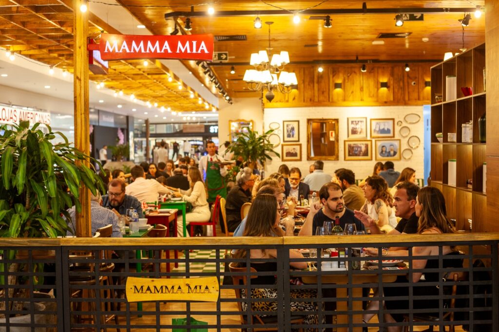 Instituto Sonho em Viver e Galeto Mamma Mia promovem Natal inesquecível para idosos de Blumenau