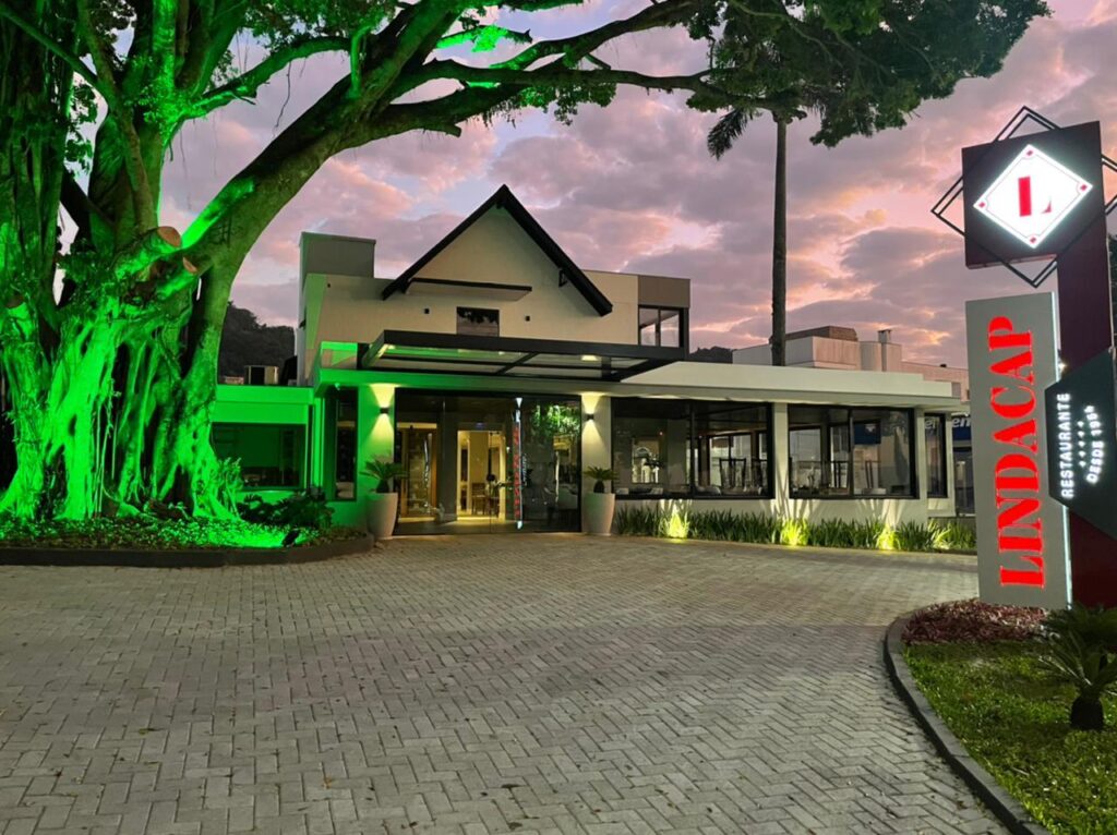 Lindacap inova e passa a oferecer carregamento para carros elétricos em Coqueiros