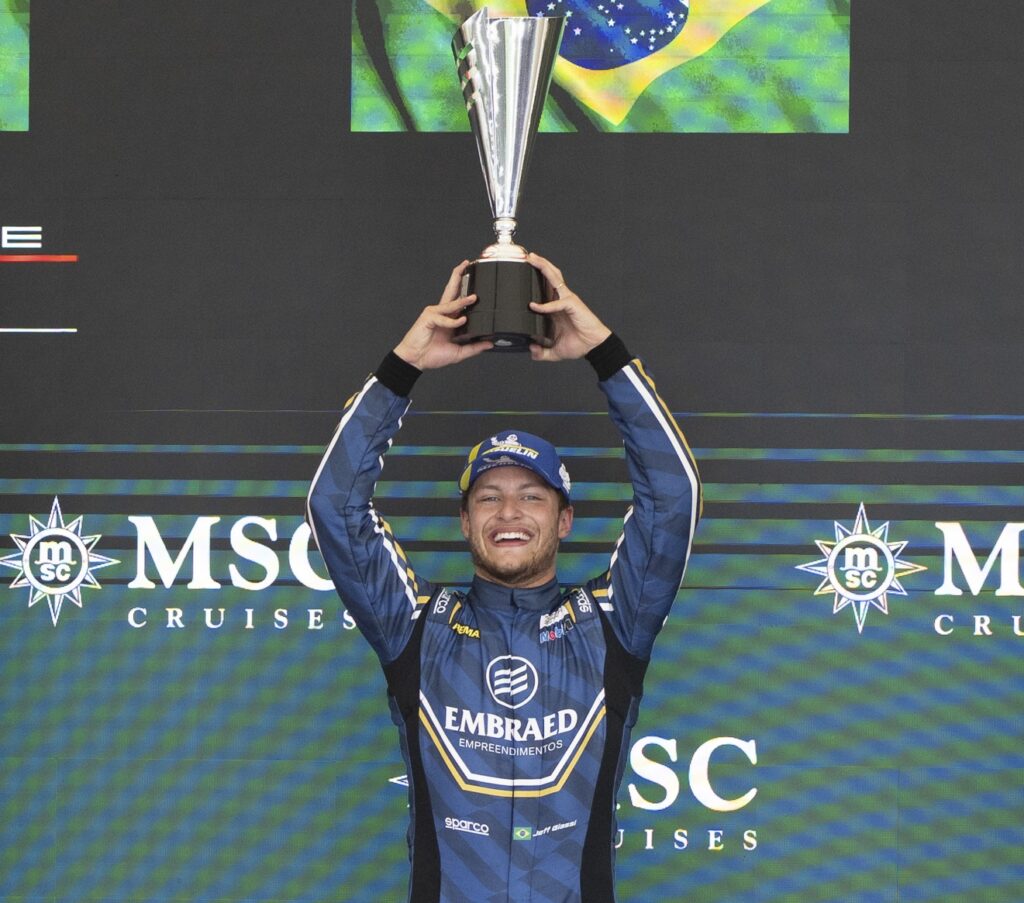 Piloto catarinense Jeff Giassi encerra 2025 com pódios e balanço positivo na Porsche Cup