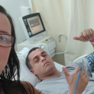 Família de Palhoça promove rifa e vendas de livro, pães e doces para custear tratamento de saúde e despesas