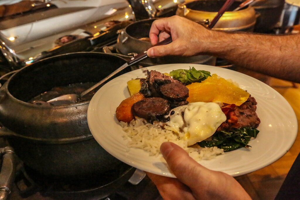 Feijoada do Lindacap é opção para toda a família nas férias de julho em Florianópolis