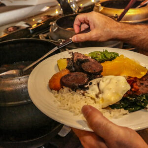 Feijoada do Lindacap é opção para toda a família nas férias de julho em Florianópolis