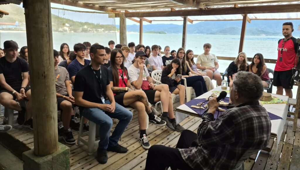 Das ostras às baleias: alunos trocam a sala de aula por vivências pedagógicas em Florianópolis