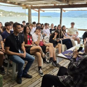 Das ostras às baleias: alunos trocam a sala de aula por vivências pedagógicas em Florianópolis