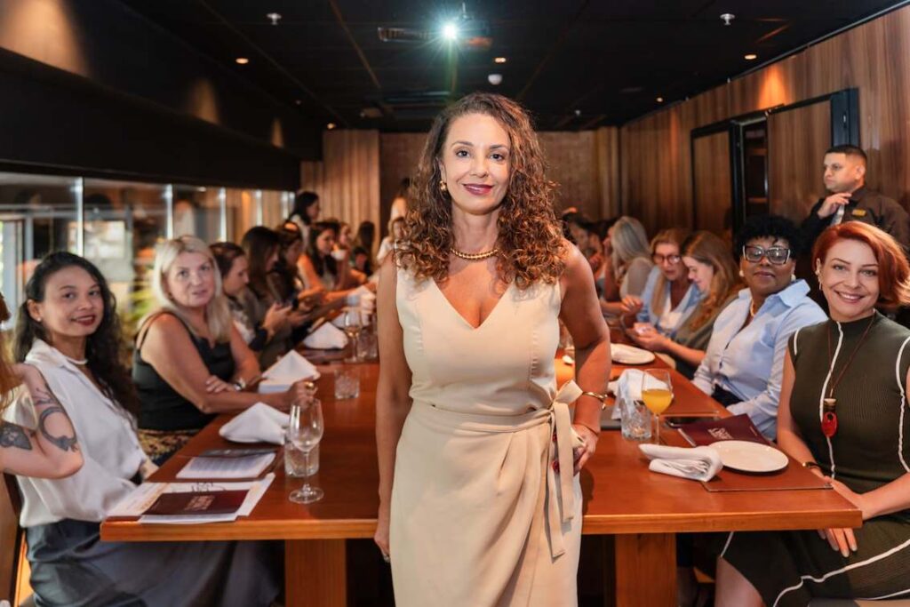 Empresária catarinense do mercado financeiro faz palestra em Dubai e participa de missão empresarial em Portugal